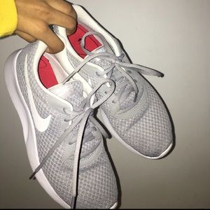 nike womens grey tanjun size 9